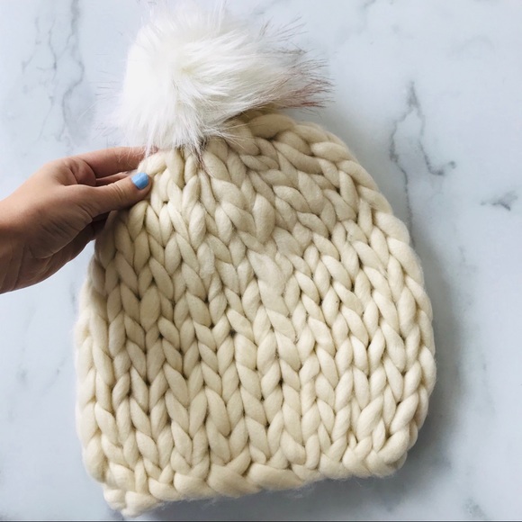 NEW Grace & Lace white chunky crochet pom beanie - Picture 5 of 6